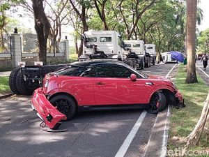 Mini Cooper dan CR-V yang Kecelakaan di Citraland Surabaya Rusak Parah Mini Cooper dan CR-V yang Kecelakaan di Citraland Surabaya Rusak Parah