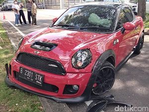 Balapan Mini Cooper Vs CR-V Berakibat Kecelakaan Berakhir Kekeluargaan Balapan Mini Cooper Vs CR-V Berakibat Kecelakaan Berakhir Kekeluargaan