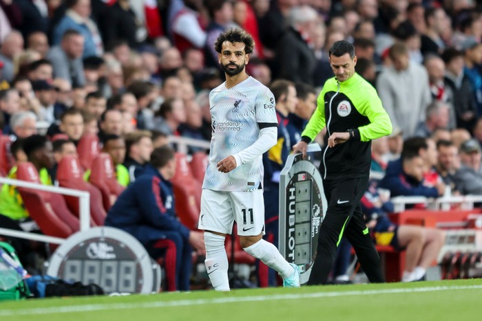 LONDON, ENGLAND - OCTOBER 09: Mohamed Salah of Liverpool goes off as he is subbed during the Premier League match between Arsenal FC and Liverpool FC at Emirates Stadium on October 09, 2022 in London, England. (Photo by Robin Jones/Getty Images)