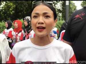 Motivasi Nirina Zubir Rajin Olahraga: Ingin Lihat Anak Menikah Hingga Timang Cucu Motivasi Nirina Zubir Rajin Olahraga: Ingin Lihat Anak Menikah Hingga Timang Cucu