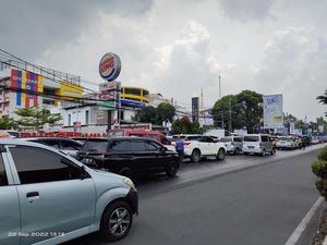 Seharusnya Parkir di Sini Gratis, Kok Warga Masih Harus Bayar ke Jukir? Seharusnya Parkir di Sini Gratis, Kok Warga Masih Harus Bayar ke Jukir?