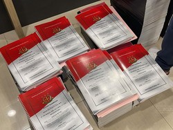 Penampakan Tumpukan Berkas Perkara Ferdy Sambo yang Segera Disidangkan