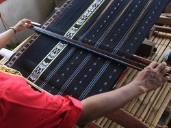 Cantiknya Tenun Ikat Tanimbar Tebar Pesona Sampai Belanda-Jepang