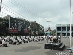 Twitter Polresta Malang Diretas Usai Unggah Foto Sujud Massal