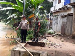 Warga Pengadegan di Bantaran Kali Ciliwung Diimbau Waspada Banjir Susulan