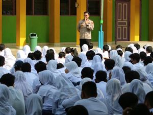 Cegah Tawuran Pelajar, Kapolsek Setiabudi Turun ke Sekolah