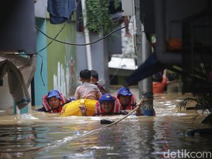 68 RT di Jaksel-Jaktim Banjir Akibat Ciliwung Meluap, 116 Orang Ngungsi