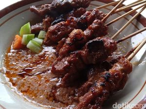 Lezatnya Melegenda! Ini Sate Galunggung di Pangandaran Sejak 1976 Lezatnya Melegenda! Ini Sate Galunggung di Pangandaran Sejak 1976