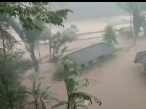 Bangunan Pondok Pesantren di Cibeber Lebak Hanyut Terbawa Banjir Bangunan Pondok Pesantren di Cibeber Lebak Hanyut Terbawa Banjir