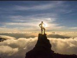 Sunrise dan awan mendung di puncak Raung