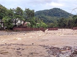 Pelanggan Banjir di Sukabumi Minta Dibuatkan Tanggul