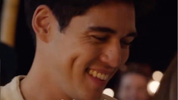 7 Potret Ganteng Maxime Bouttier di Film Julia Roberts, Ticket to Paradise