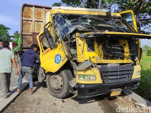 Kecelakaan 2 Truk di Lamongan, Polisi Masih Cari Seorang Sopir yang Kabur