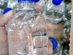 Usai Starbucks BPJS, Kini Viral AQUA Botol Cebol di Twitter