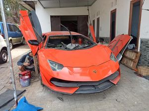 Ngalam Mbois: Warga Malang Buat Replika Mobil Mewah Bikin Bule Kepincut