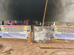 Tuntut Kejelasan Ganti Rugi, Puluhan Warga Blokade Terowongan KCIC