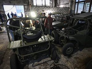 Warga Ukraina Sulap Mobil Offroad Jadi Kendaraan Perang, Nih Wujudnya Warga Ukraina Sulap Mobil Offroad Jadi Kendaraan Perang, Nih Wujudnya