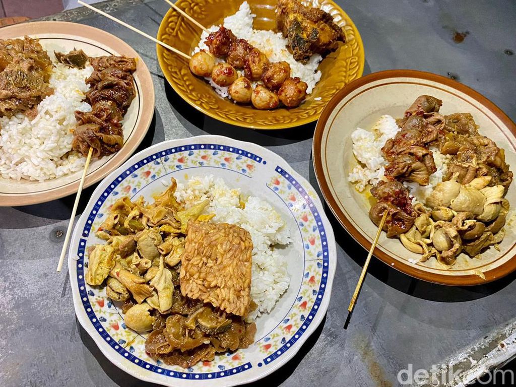 Pedasnya Nonjok! Ini Sego Kikil dan Uritan di Blitar Sejak 1993 Pedasnya Nonjok! Ini Sego Kikil dan Uritan di Blitar Sejak 1993