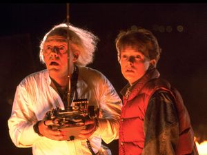 7 Ramalan Masa Depan di Film yang Ternyata Zonk Banget!