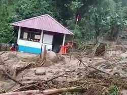 Banjir Bandang Terjang Enrekang, Jembatan Maiwa-Talud 200 Meter Ambruk
