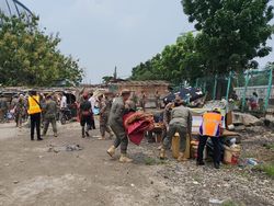 Nasib Penghuni Bedeng Rel Belakang JIS, Harus ke Mana Mereka Melangkah?