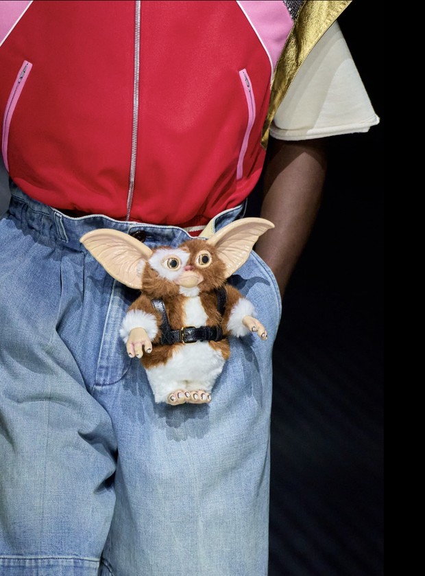 Foto: vogue.com/Armando Grillo / Gorunway.com Boneka Gremlin di Gucci SS23/