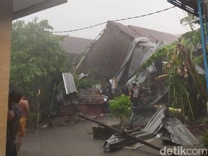 Enam Kecamatan di Sidoarjo Terdampak Hujan Deras-Angin Kencang Enam Kecamatan di Sidoarjo Terdampak Hujan Deras-Angin Kencang