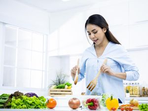 Tips Kurangi Asupan Micin, Masak di Rumah-Disiplin Jaga Pola Makan