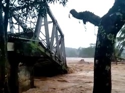 Dinas PUPR Lebak Analisis Konstruksi Jembatan Cimandur yang Putus
