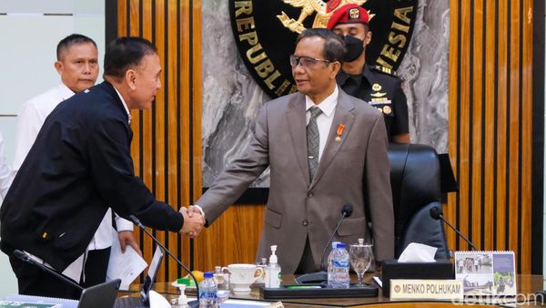 Momen Ketum PSSI Penuhi Panggilan TGIPF Tragedi Kanjuruhan