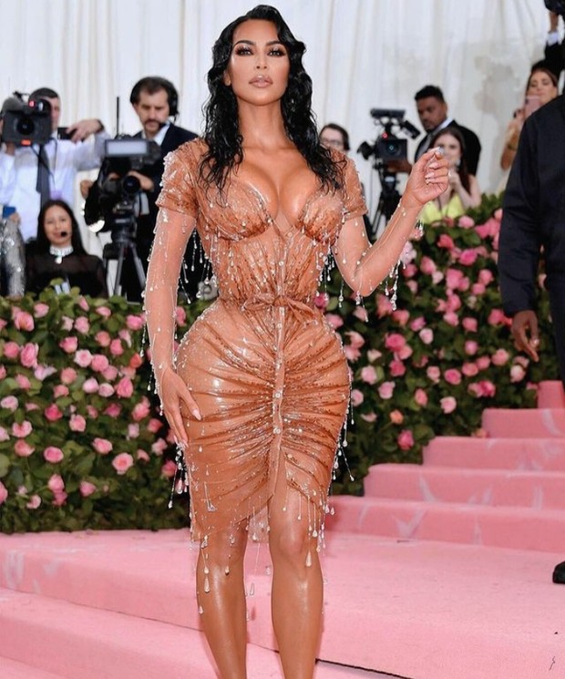 Gaya Berpakaian Kim Kardashian yang Dikritik Kanye West