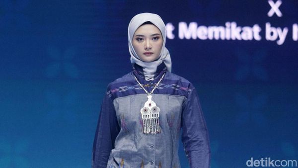 8 Koleksi Itang Yunasz di IN2MOTIONFEST 2022 Bertema Ikat Memikat