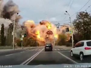 Video Ledakan Besar di Ukraina Akibat Rudal dari Rusia Video Ledakan Besar di Ukraina Akibat Rudal dari Rusia