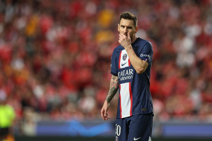 LISBON, PORTUGAL - OCTOBER 05: Lionel Messi of Paris Saint-Germain during the UEFA Champions League group H match between SL Benfica and Paris Saint-Germain at Estadio do Sport Lisboa e Benfica on October 5, 2022 in Lisbon, Portugal. (Photo by Carlos Rodrigues/Getty Images)