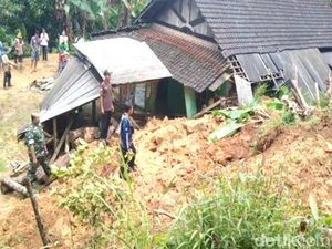 Longsor Terjang Trenggalek 3 Hari, 106 Rumah Warga-Fasilitas Umum Rusak Longsor Terjang Trenggalek 3 Hari, 106 Rumah Warga-Fasilitas Umum Rusak