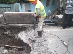 Lubang Menganga di Cibungbulang Kelar Ditutup, Saluran Air Diperbaiki