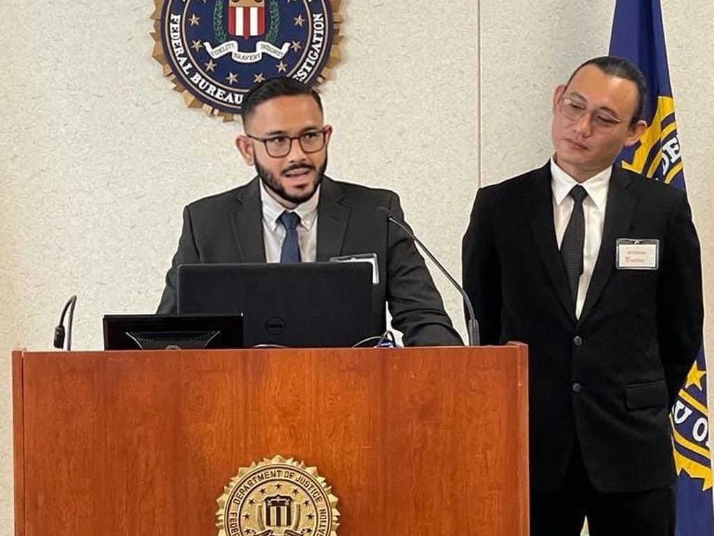 Keren! 2 Mahasiswa Pascasarjana Unair jadi Pembicara di Markas FBI AS Keren! 2 Mahasiswa Pascasarjana Unair jadi Pembicara di Markas FBI AS