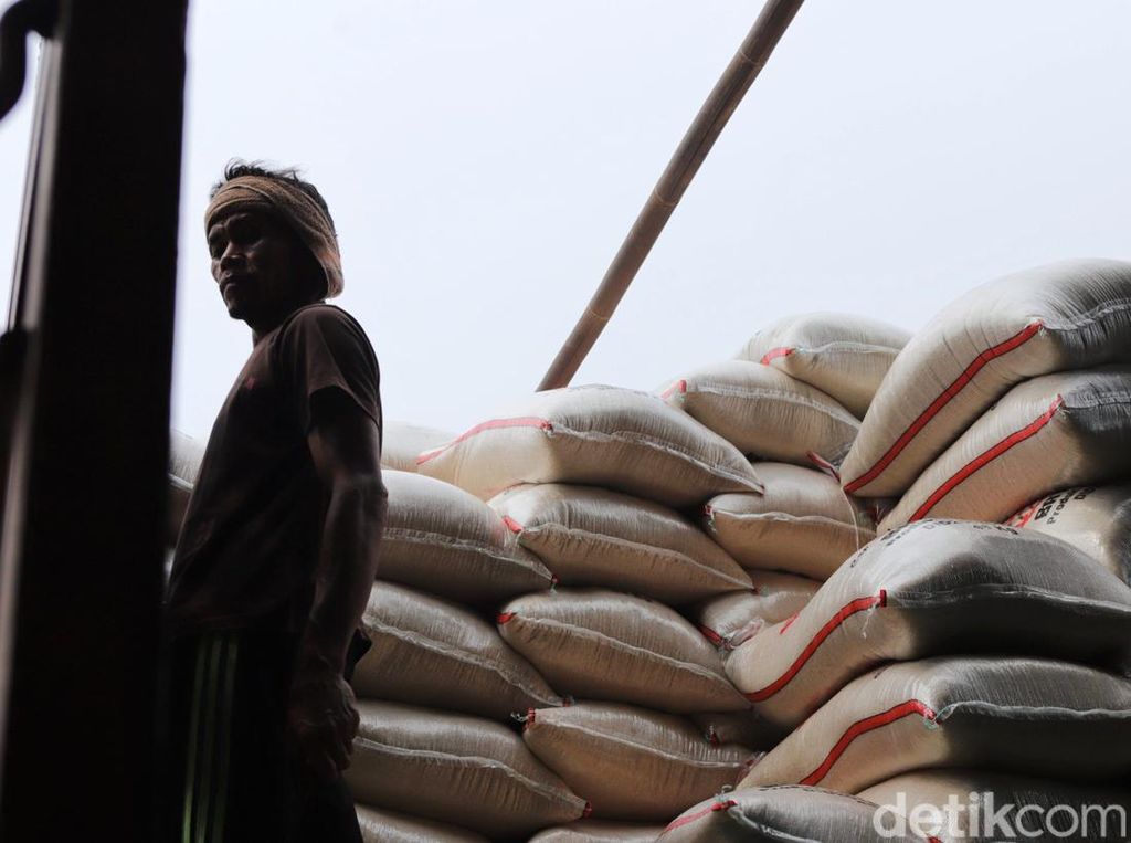 Pasar Induk Cipinang Minta Pasokan Beras 5.000 Ton/Minggu untuk Operasi Pasar Pasar Induk Cipinang Minta Pasokan Beras 5.000 Ton/Minggu untuk Operasi Pasar