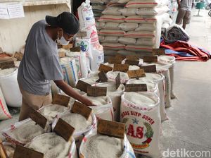 Menengok Harga Beras yang Masih Tinggi di Pasar Induk Cipinang