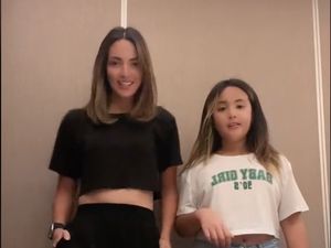 Viral Video Nia Ramadhani Joget Bareng Mikhayla Anaknya, Bak Kakak dan Adik