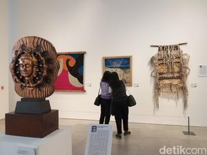 Menikmati Pameran Memoar Para Perupa TIM