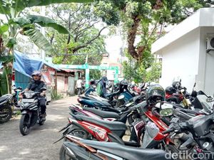 Siasat ASN Pemkot Makassar Bandel saat Ojol Day, Parkir Jauh dari Balai Kota Siasat ASN Pemkot Makassar Bandel saat Ojol Day, Parkir Jauh dari Balai Kota