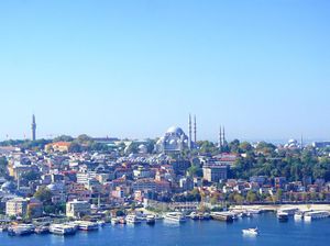 Menara Galata dan Pemandangan Menawan Istanbul dari Ketinggian Menara Galata dan Pemandangan Menawan Istanbul dari Ketinggian