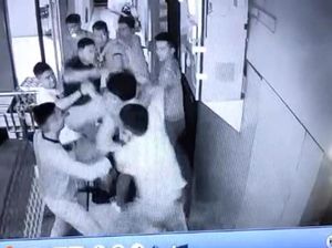 Tak Terima Ditegur, Gerombolan Pria Keroyok Petugas SPBU di Medan