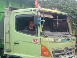 Polisi Jadi Korban Pelemparan Batu Massa Pesilat Blokade Jalan di Lamongan