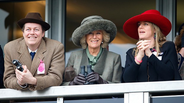 Potret kebersamaan Camilla dan kedua anaknya/Getty Images/Max Mumby Foto Camilla, Tom Parker Bowles, dan Laura Lopes.