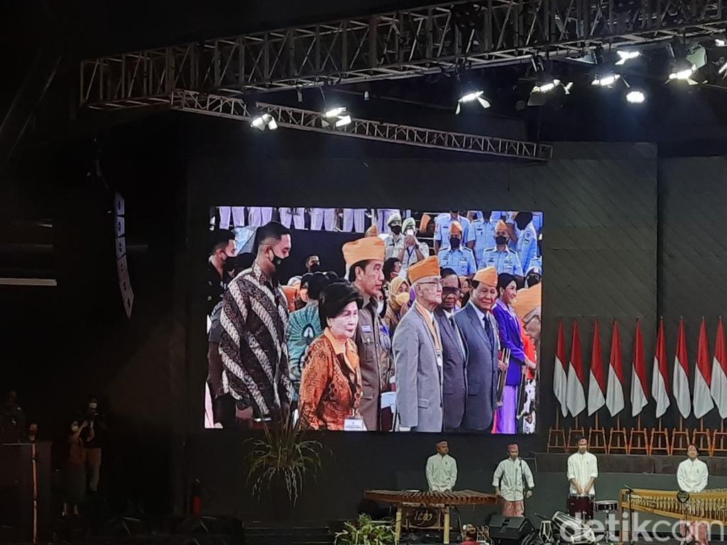 Jokowi Hadiri Kongres Legiun Veteran Indonesia, Prabowo Dampingi