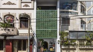 8 Foto Rumah Anti Sombong, Luarnya Sempit Terhimpit Dalamnya Bikin Takjub