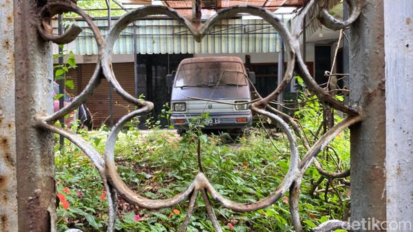 Penampakan Rumah Kosong yang Dijadikan Konten Horor Youtuber di Bandung
