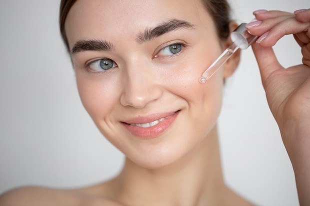Perempuan Korea sangat rajin menggunakan skincare untuk kecantikan kulit